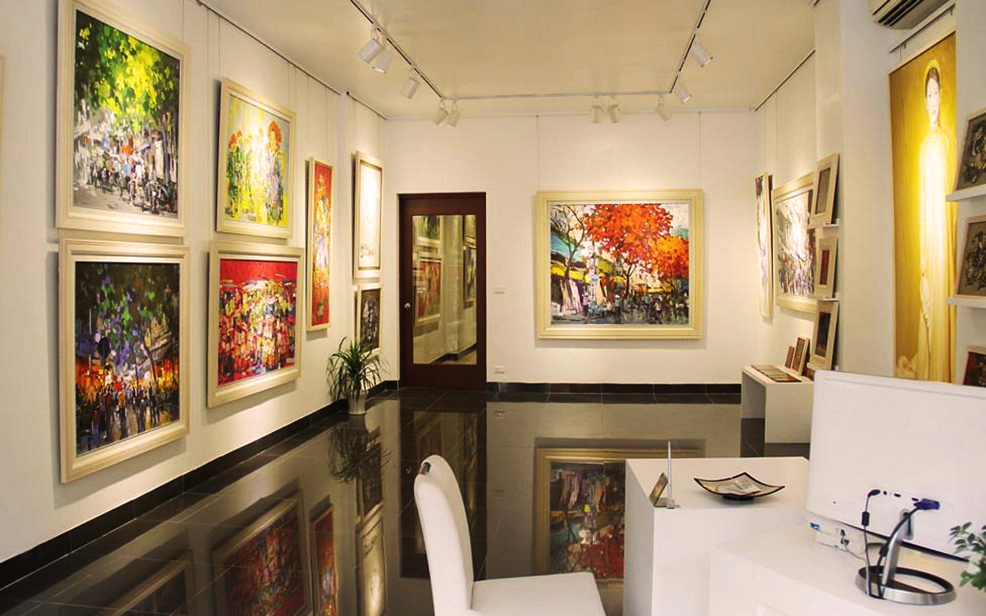 Nguyen Art Gallery