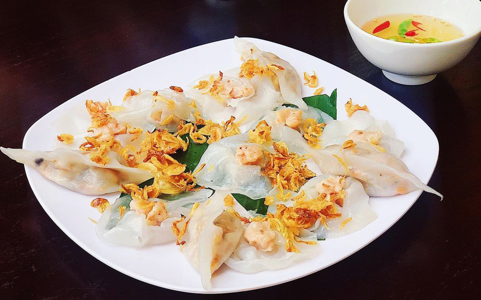 White Rose Cake (Banh bao, banh vac) 