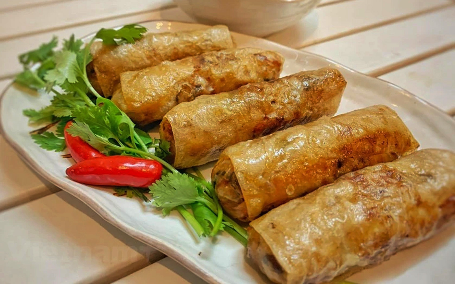 Chả Gi&ograve; (Nem Ran), crispy fried Vietnamese spring rolls